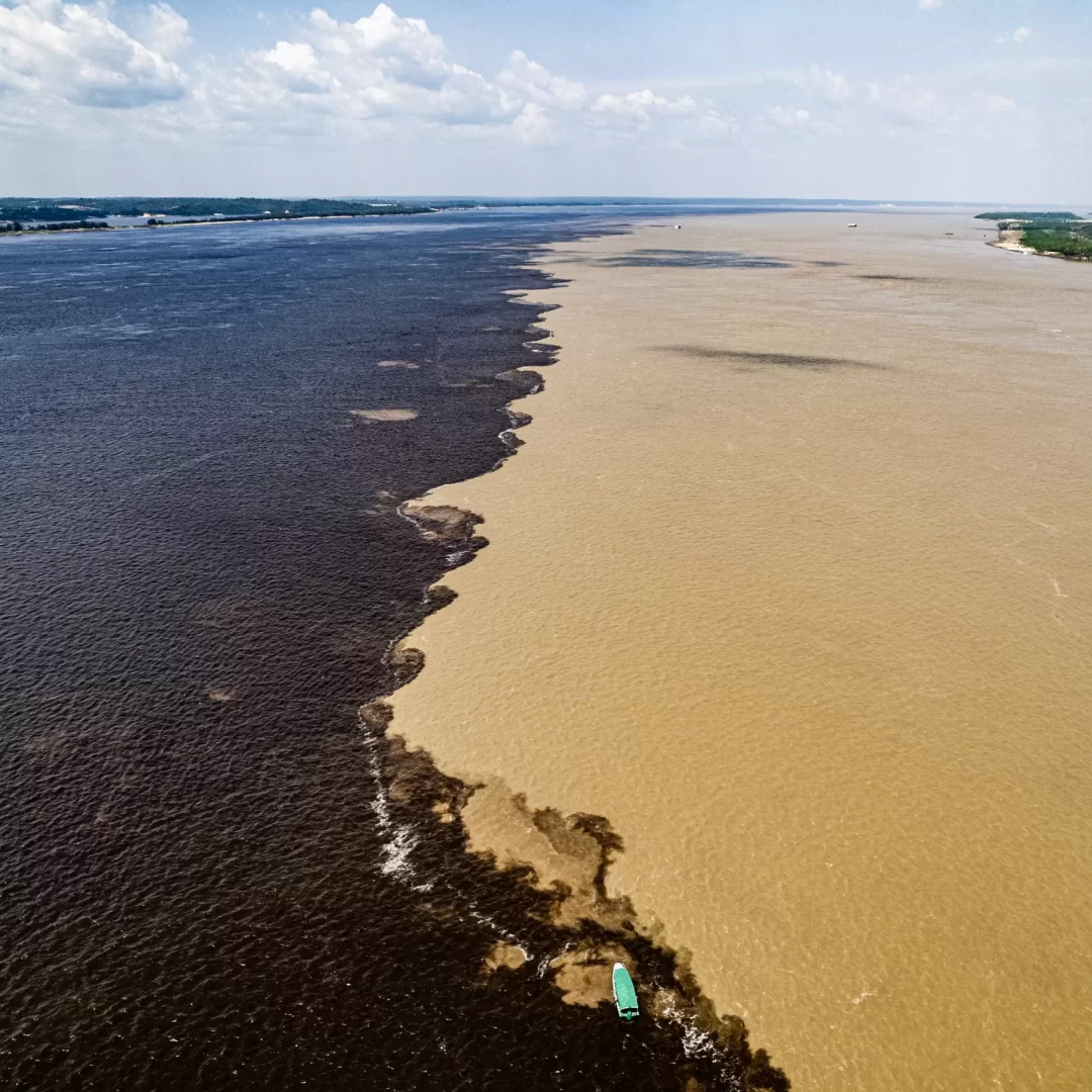 AnyConv.com__mixing-different-rivers-manaus-amazon-high-quality-photo